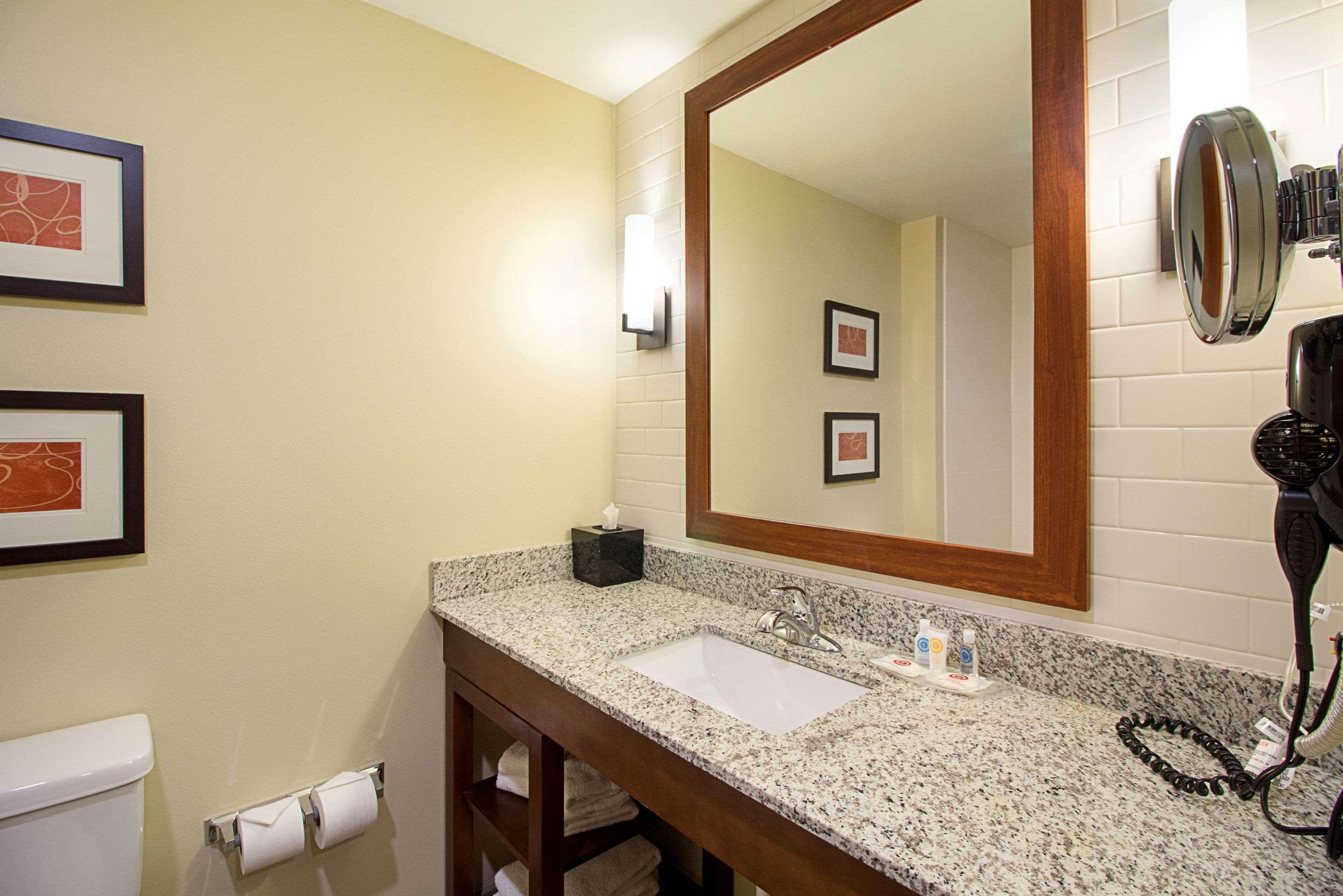 Comfort Suites & Conference Center Worthington Kültér fotó