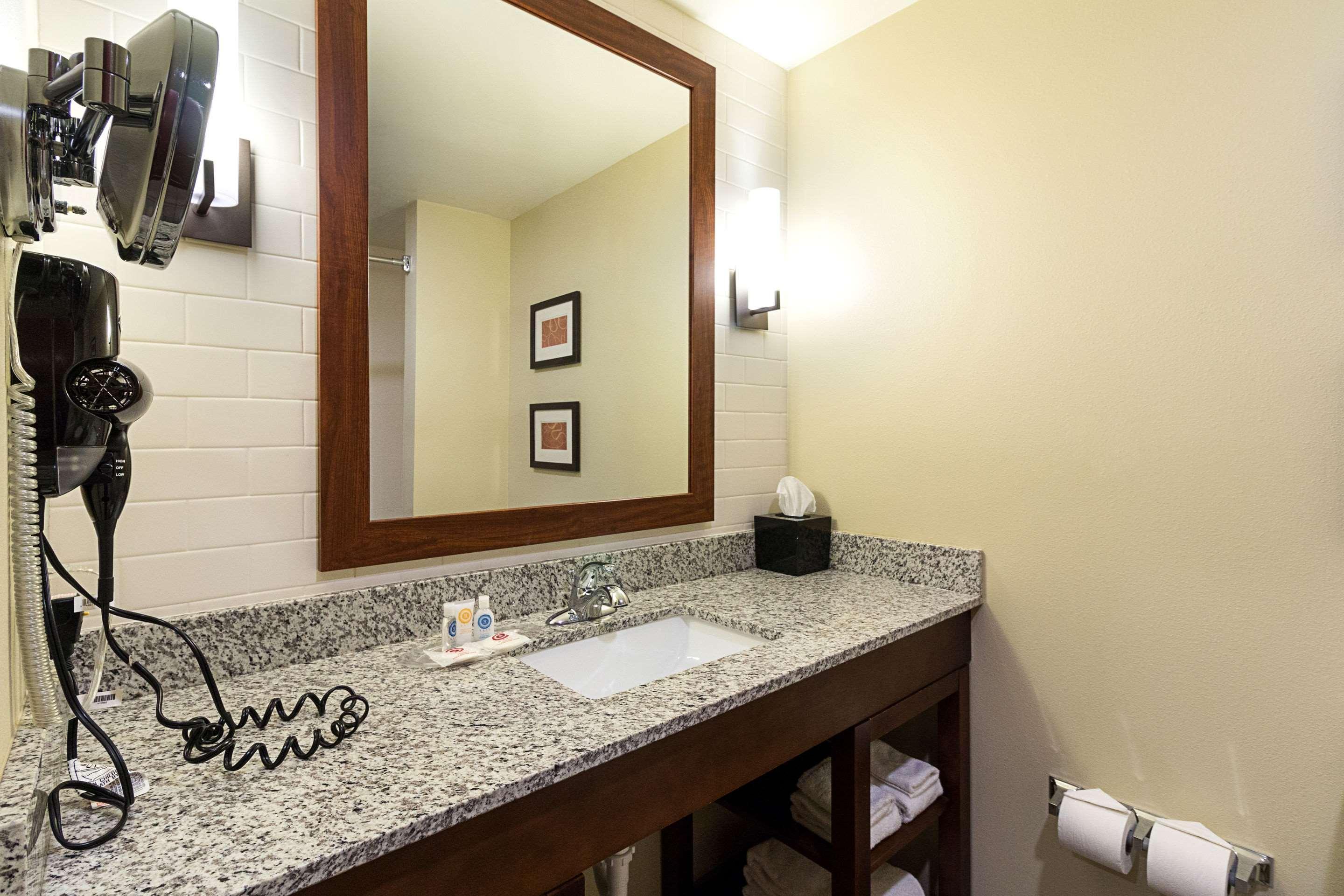 Comfort Suites & Conference Center Worthington Kültér fotó