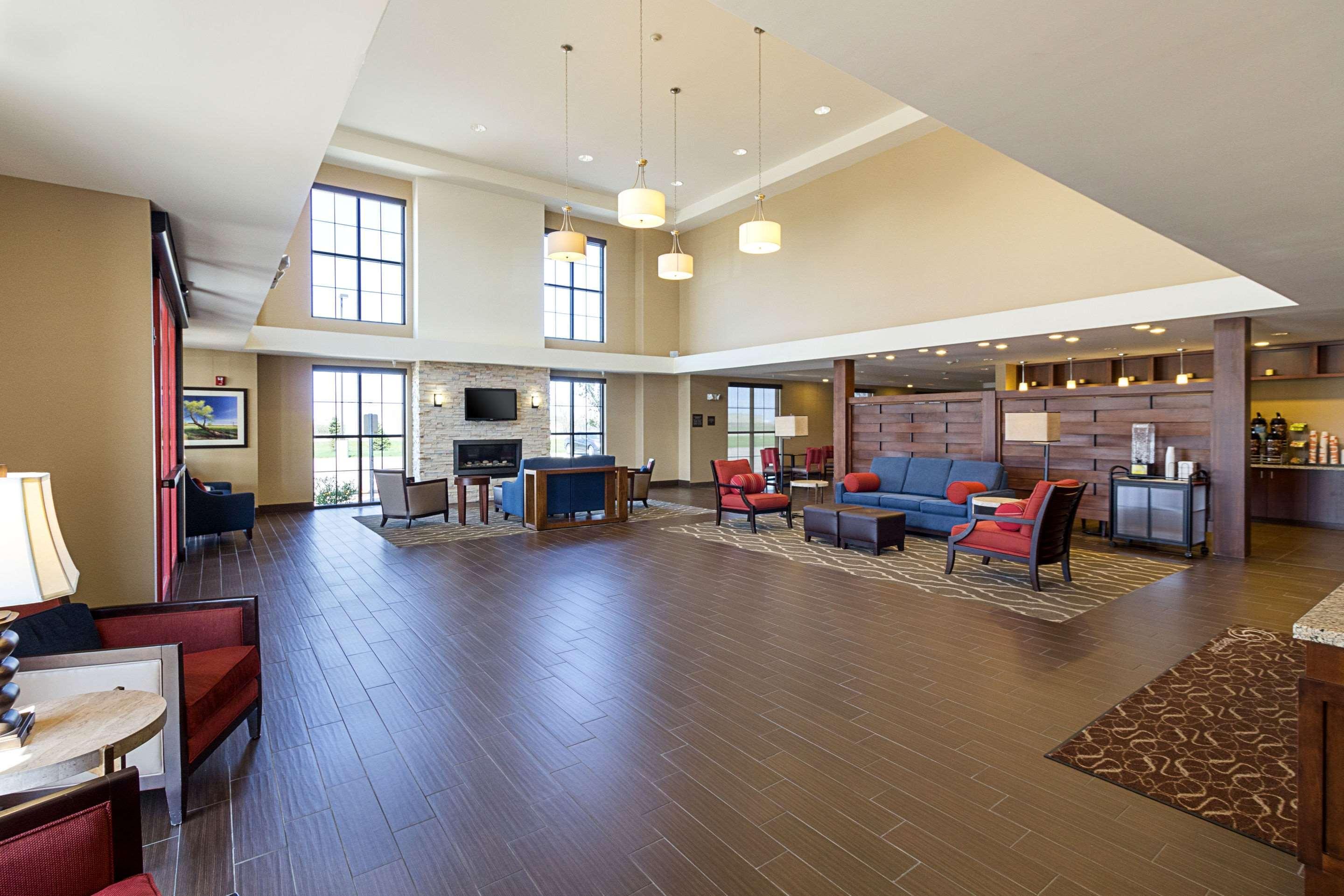 Comfort Suites & Conference Center Worthington Kültér fotó