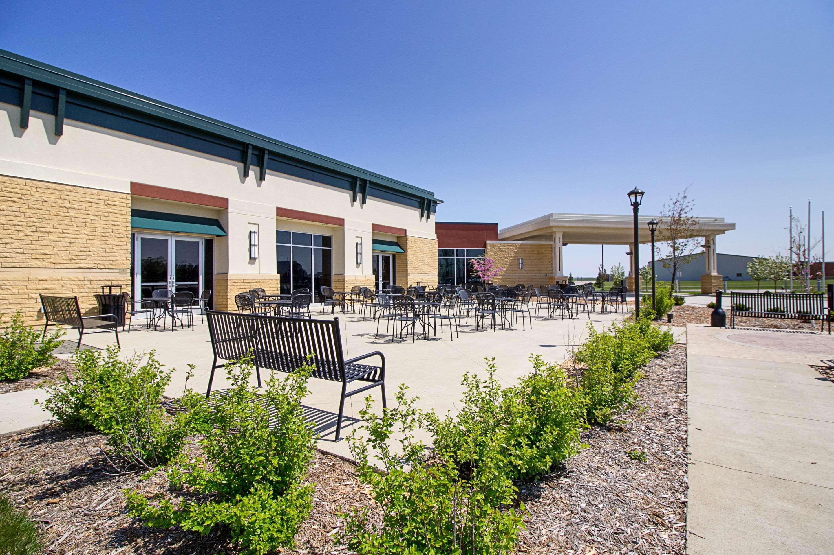 Comfort Suites & Conference Center Worthington Kültér fotó
