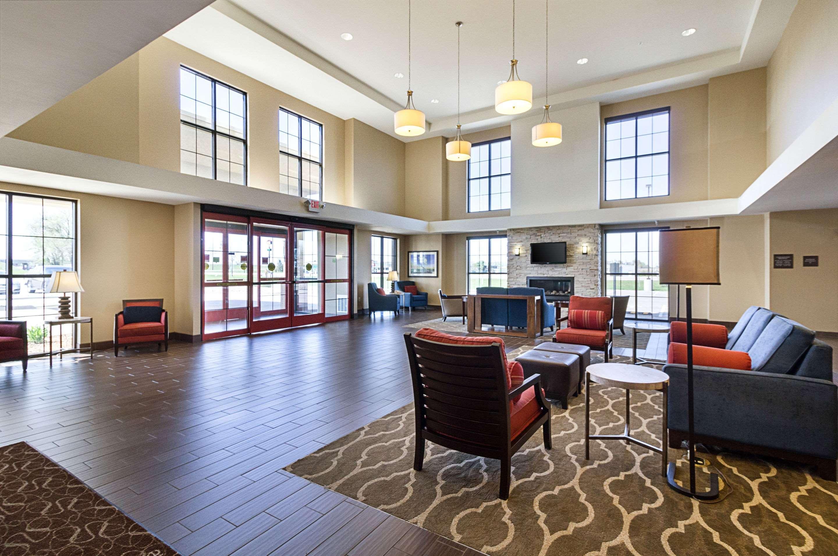 Comfort Suites & Conference Center Worthington Kültér fotó